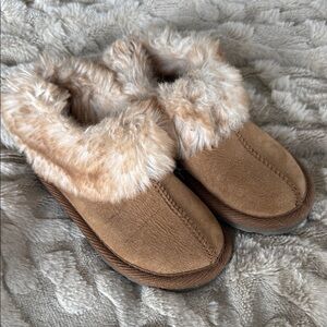 Cozy Tan and Cream Slippers with Plush Fur Lining